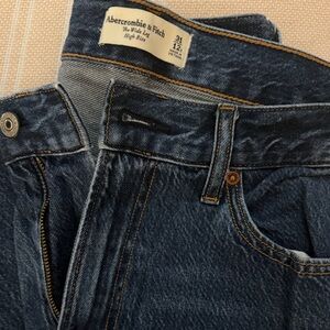 Abercrombie & Fitch the wide leg high rise dark blue Denim Jeans womens sz 31s